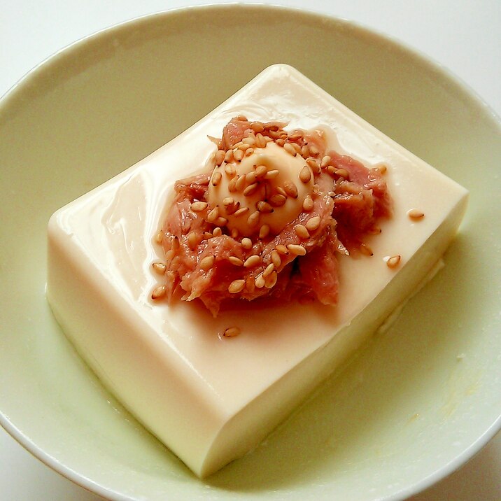 おつまみ ツナとマヨネーズと白ごまとラー油を冷奴 レシピ 作り方 By みずたまsweet 楽天レシピ